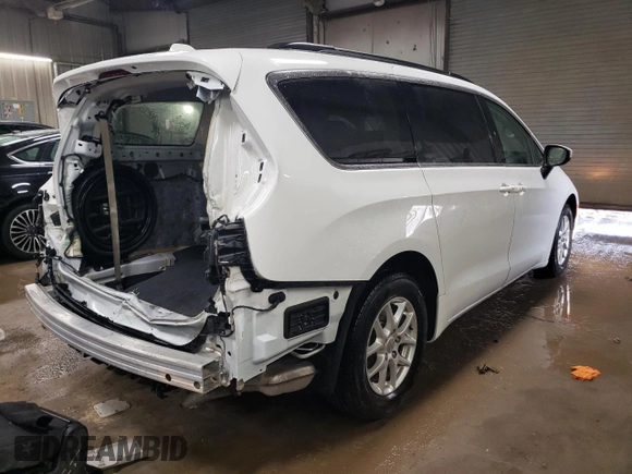 2020 Chrysler Voyager LXi z VIN 2C4RC1DG3LR164087, wystawiony jako Copart lot #51525025 z przebiegiem 73 598 mil mil oraz Szkoda całkowita • Salvage title. Historia ofert i sprzedaży dostępna na DreamBid. Obrazek 3.
