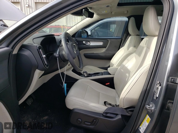 2019 Volvo XC40 Momentum z VIN YV4AC2HK4K2151764, wystawiony jako Copart lot #73491882 z przebiegiem 40 243 mil mil oraz . Historia ofert i sprzedaży dostępna na DreamBid. Obrazek 7.