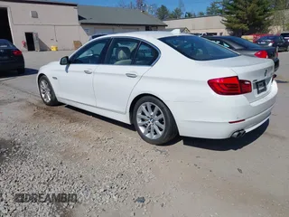 2013 BMW 5 Series 528i xDrive with VIN WBAXH5C50DD108318, listed as a IAAI auction lot 42131197 with 72,119 mi miles. Bid and sale history available at carsss.com. Image 3.