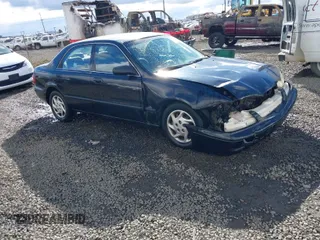 2000 Mazda 626 LX with VIN 1YVGF22CXY5123930, listed as a IAAI auction lot 40712369 with 210,234 mi miles. Bid and sale history available at carsss.com. Image 1.