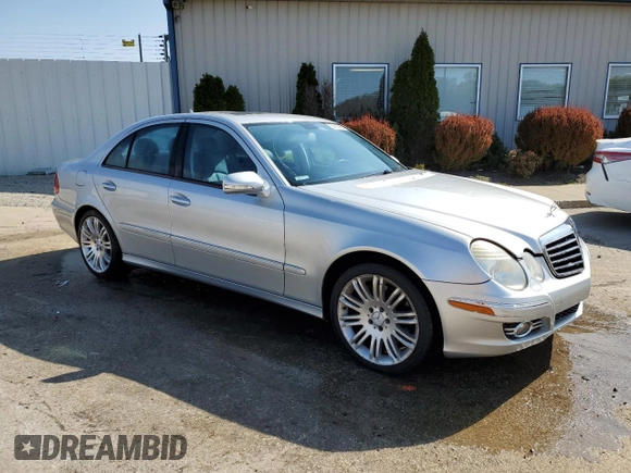 2008 Mercedes-Benz E 350 Luxury z VIN WDBUF87X08B205611, wystawiony jako Copart lot #52583385 z przebiegiem 158 270 mil mil oraz Nie do naprawy • Non repairable. Historia ofert i sprzedaży dostępna na DreamBid. Obrazek 4.