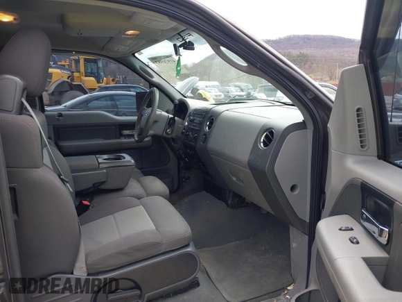 2006 Ford F-150 XLT with VIN 1FTPX14506NB16011, listed as a IAAI auction lot 41970983 with 211,235 mi miles. Bid and sale history available at carsss.com. Image 5.