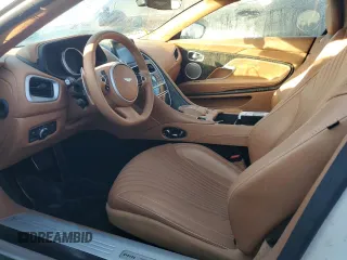 2020 Aston Martin DB11 z VIN SCFRMFCW2LGM09449, wystawiony jako Copart lot #75221044 z przebiegiem Nie podano mil oraz Nie do naprawy. Historia ofert i sprzedaży dostępna na DreamBid. Obrazek 7.