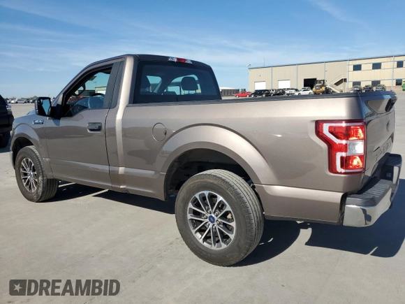 2018 Ford F-150 XL z VIN 1FTMF1CB7JFA35510, wystawiony jako Copart lot #49878075 z przebiegiem 95 358 mil mil oraz Czysty tytuł • Clean title. Historia ofert i sprzedaży dostępna na DreamBid. Obrazek 2.