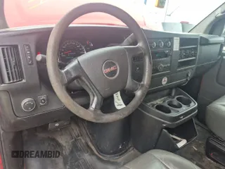 2014 GMC Savana z VIN 1GTZ7TBA0E1189342, wystawiony jako IAAI lot #42396776 z przebiegiem 130 841 mil mil oraz . Historia ofert i sprzedaży dostępna na DreamBid. Obrazek 13.