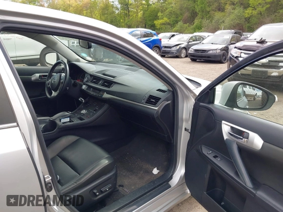 2013 Lexus CT 200h z VIN JTHKD5BH4D2165247, wystawiony jako IAAI lot #42191913 z przebiegiem 113 331 mil mil oraz . Historia ofert i sprzedaży dostępna na DreamBid. Obrazek 5.