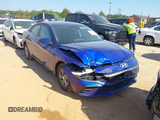 2024 Hyundai Elantra SE z VIN KMHLL4DG9RU829766, wystawiony jako IAAI lot #42080095 z przebiegiem 8 711 mil mil oraz . Historia ofert i sprzedaży dostępna na DreamBid. Obrazek 1.