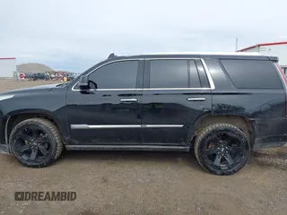 2017 Cadillac Escalade Premium Luxury z VIN 1GYS4CKJ0HR271498, wystawiony jako IAAI lot #42349511 z przebiegiem 52 338 mil mil oraz . Historia ofert i sprzedaży dostępna na DreamBid. Obrazek 14.