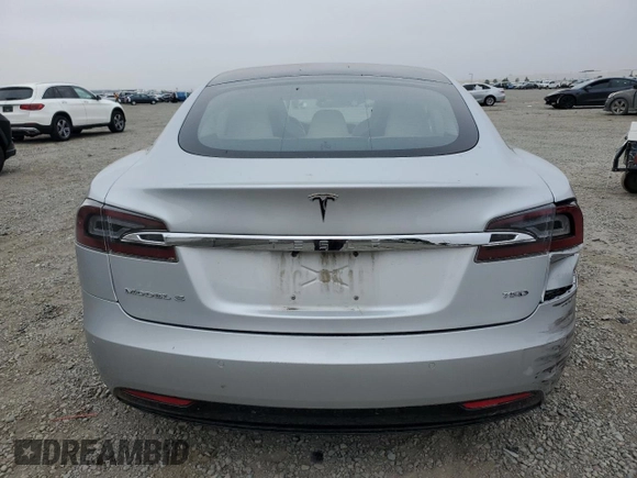 2018 Tesla Model S 75D z VIN 5YJSA1E25JF282919, wystawiony jako Copart lot #60255745 z przebiegiem 94 066 mil mil oraz Szkoda całkowita • Salvage title. Historia ofert i sprzedaży dostępna na DreamBid. Obrazek 6.
