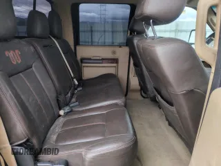 2015 Ford F-250 Lariat z VIN 1FT7W2BTXFEC34304, wystawiony jako Copart lot #55057775 z przebiegiem 128 368 mil mil oraz Szkoda całkowita • Salvage title. Historia ofert i sprzedaży dostępna na DreamBid. Obrazek 10.