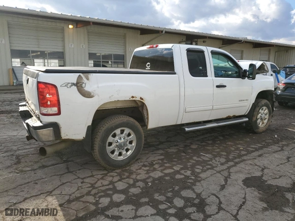2013 GMC Sierra 2500HD SLE with VIN 1GT220C86DZ256570, listed as a Copart auction lot 45479185 with 233,422 mi miles and Salvage Title. Bid and sale history available at carsss.com. Image 3.
