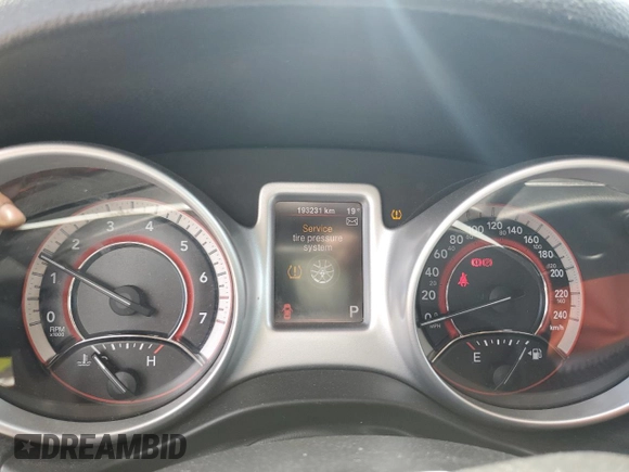 2013 Dodge Journey SE with VIN 3C4PDCAB0DT500365, listed as a Copart auction lot 61033665 with 193,231 mi miles and Salvage title. Bid and sale history available at DreamBid. Image 9.
