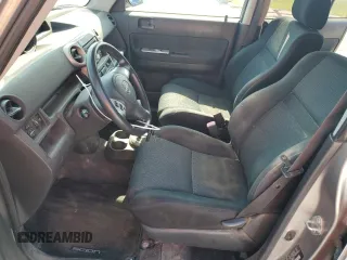 2006 Scion xB z VIN JTLKT324564100800, wystawiony jako Copart lot #56410185 z przebiegiem 205 113 mil mil oraz Szkody całkowita. Historia ofert i sprzedaży dostępna na DreamBid. Obrazek 7.