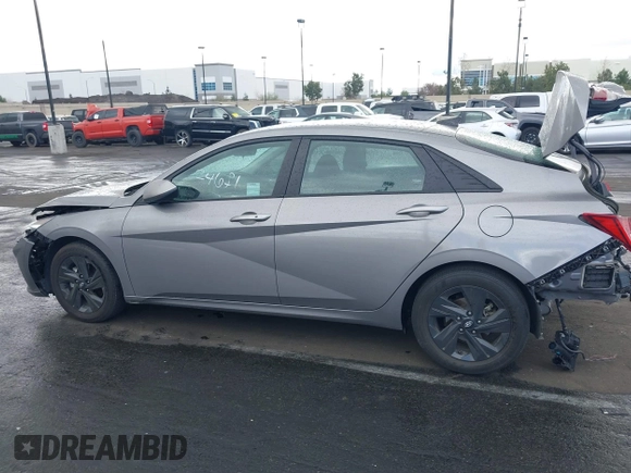 2022 Hyundai Elantra Blue z VIN KMHLM4AJ9NU031372, wystawiony jako IAAI lot #41524681 z przebiegiem 69 060 mil mil oraz . Historia ofert i sprzedaży dostępna na DreamBid. Obrazek 15.