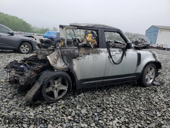 2020 Land Rover Defender X with VIN SALEX7EU4L2022316, listed as a Copart auction lot 57082085 with Not provided miles and Non repairable. Bid and sale history available at DreamBid. Image 3.