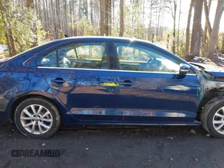 2014 Volkswagen Jetta Sedan SE w/Connectivity with VIN 3VWD07AJ0EM440285, listed as a IAAI auction lot 41259140 with 92,346 mi miles. Bid and sale history available at carsss.com. Image 12.