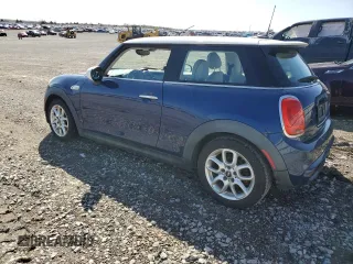 2015 MINI Hardtop S with VIN WMWXP7C59F2A35403, listed as a Copart auction lot 52197025 with 205,303 mi miles and Salvage Title. Bid and sale history available at DreamBid. Image 2.