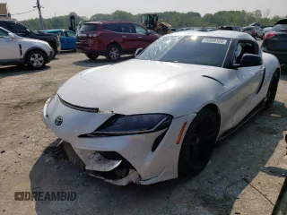 2022 Toyota Supra 3.0 z VIN WZ1DB0C0XNW049560, wystawiony jako Copart lot #56988123 z przebiegiem Nie podano mil oraz . Historia ofert i sprzedaży dostępna na DreamBid. Obrazek 1.