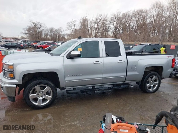 2015 Chevrolet Silverado 1500 LT with VIN 1GCVKREC7FZ413996, listed as a IAAI auction lot 41643571 with 179,598 mi miles. Bid and sale history available at carsss.com. Image 15.