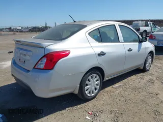 2017 Nissan Versa S Plus z VIN 3N1CN7AP1HL898824, wystawiony jako IAAI lot #42378655 z przebiegiem 96 499 mil mil oraz . Historia ofert i sprzedaży dostępna na DreamBid. Obrazek 4.