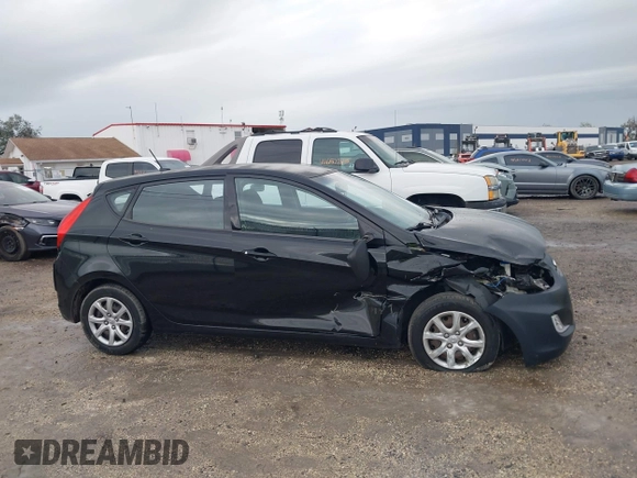 2013 Hyundai Accent GS z VIN KMHCT5AE7DU096831, wystawiony jako IAAI lot #41656690 z przebiegiem 91 442 mil mil oraz . Historia ofert i sprzedaży dostępna na DreamBid. Obrazek 13.