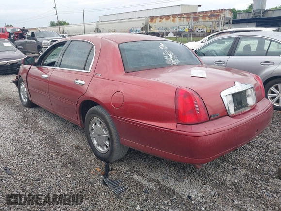 1999 Lincoln Town Car Signature z VIN 1LNFM82WXXY601583, wystawiony jako IAAI lot #42193270 z przebiegiem Nie podano mil oraz . Historia ofert i sprzedaży dostępna na DreamBid. Obrazek 3.