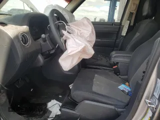 2015 Jeep Patriot Sport with VIN 1C4NJPBB0FD428386, listed as a Copart auction lot 53162285 with 101,892 mi miles and Salvage Title. Bid and sale history available at DreamBid. Image 7.
