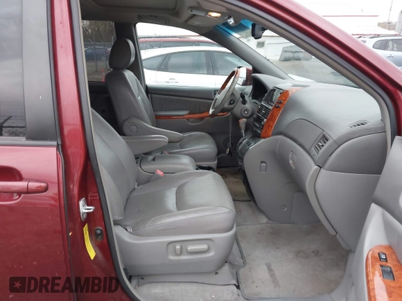 2007 Toyota Sienna XLE with VIN 5TDZK22C07S070576, listed as a IAAI auction lot 42043730 with 251,951 mi miles. Bid and sale history available at carsss.com. Image 5.