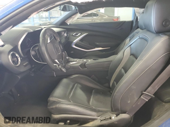 2017 Chevrolet Camaro 2LT z VIN 1G1FD1RS8H0117855, wystawiony jako Copart lot #58581245 z przebiegiem Nie podano mil oraz Szkoda całkowita • Salvage title. Historia ofert i sprzedaży dostępna na DreamBid. Obrazek 7.
