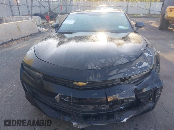 2018 Chevrolet Camaro 1LT z VIN 1G1FB1RX1J0110205, wystawiony jako IAAI lot #39373056 z przebiegiem 48 224 mil mil oraz . Historia ofert i sprzedaży dostępna na DreamBid. Obrazek 12.