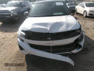 2023 Kia Seltos S z VIN KNDEU2AA7P7398791, wystawiony jako IAAI lot #42162988 z przebiegiem 66 065 mil mil oraz . Historia ofert i sprzedaży dostępna na DreamBid. Obrazek 6.