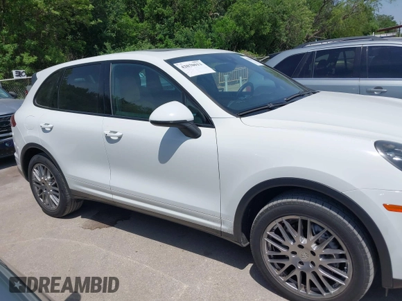 2017 Porsche Cayenne S z VIN WP1AB2A20HLA50805, wystawiony jako IAAI lot #42030013 z przebiegiem 123 578 mil mil oraz . Historia ofert i sprzedaży dostępna na DreamBid. Obrazek 13.