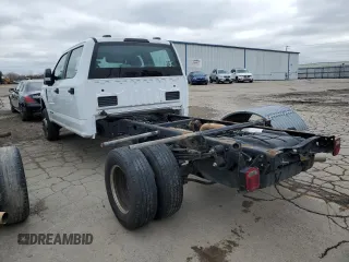 2022 Ford F-350 XL with VIN 1FD8W3HT3NEE12596, listed as a Copart auction lot 51074445 with 213,784 mi miles and Clean Title. Bid and sale history available at DreamBid. Image 2.
