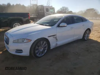 2014 Jaguar XJ Supercharged z VIN SAJWA1GTXEMV60493, wystawiony jako Copart lot #42182215 z przebiegiem 55 722 mil mil oraz Szkoda całkowita • Salvage title. Historia ofert i sprzedaży dostępna na DreamBid. Obrazek 1.
