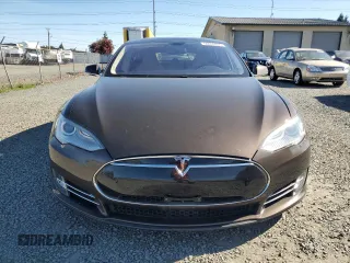 2013 Tesla Model S Performance z VIN 5YJSA1CP1DFP20208, wystawiony jako Copart lot #56066035 z przebiegiem 71 513 mil mil oraz Szkoda całkowita • Salvage title. Historia ofert i sprzedaży dostępna na DreamBid. Obrazek 5.