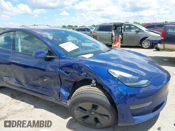 2021 Tesla Model 3 Standard Range Plus z VIN 5YJ3E1EAXMF098855, wystawiony jako IAAI lot #42226127 z przebiegiem 34 351 mil mil oraz . Historia ofert i sprzedaży dostępna na DreamBid. Obrazek 6.