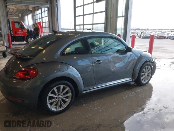 2018 Volkswagen Beetle S z VIN 3VWFD7AT6JM703758, wystawiony jako IAAI lot #41381842 z przebiegiem Nie podano mil oraz . Historia ofert i sprzedaży dostępna na DreamBid. Obrazek 13.