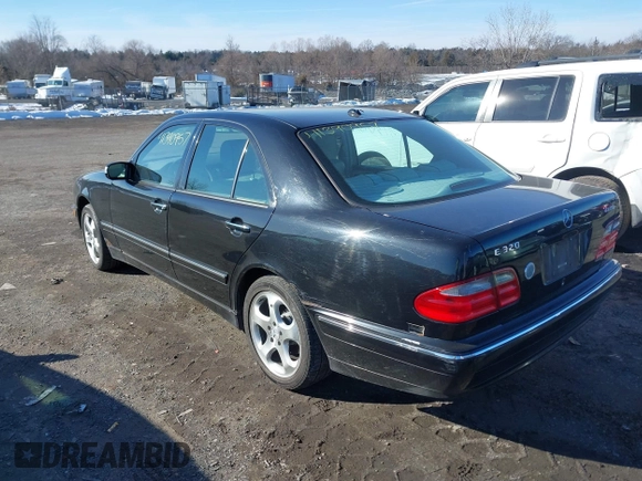 2002 Mercedes-Benz E-Class with VIN WDBJF82JX2X072422, listed as a IAAI auction lot 41390957 with 132,825 mi miles. Bid and sale history available at carsss.com. Image 3.
