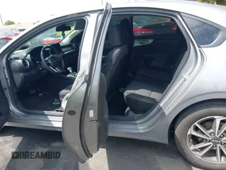 2024 Kia Forte LXS z VIN 3KPF24AD1RE748029, wystawiony jako IAAI lot #42107090 z przebiegiem 27 832 mil mil oraz . Historia ofert i sprzedaży dostępna na DreamBid. Obrazek 8.