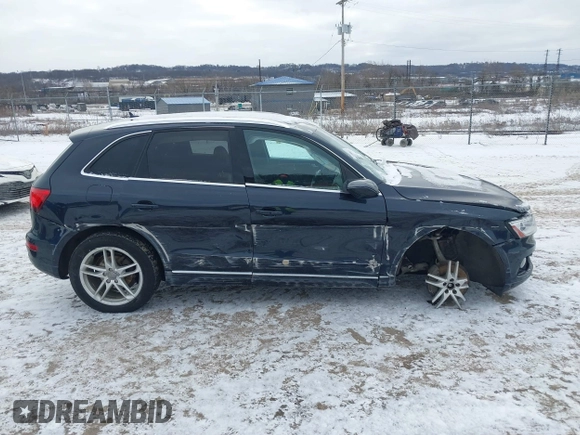 2014 Audi Q5 Premium Plus with VIN WA1LFAFP2EA018811, listed as a IAAI auction lot 41640414 with 114,331 mi miles. Bid and sale history available at carsss.com. Image 14.