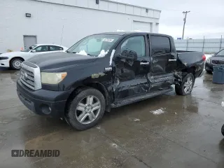 2008 Toyota Tundra Limited z VIN 5TFEV58108X033116, wystawiony jako Copart lot #45726255 z przebiegiem 425 257 mil mil oraz Szkoda całkowita • Salvage title. Historia ofert i sprzedaży dostępna na DreamBid. Obrazek 1.