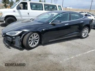 2018 Tesla Model S 75D z VIN 5YJSA1E21JF285381, wystawiony jako Copart lot #56067695 z przebiegiem 199 156 mil mil oraz Szkoda całkowita • Salvage title. Historia ofert i sprzedaży dostępna na DreamBid. Obrazek 1.