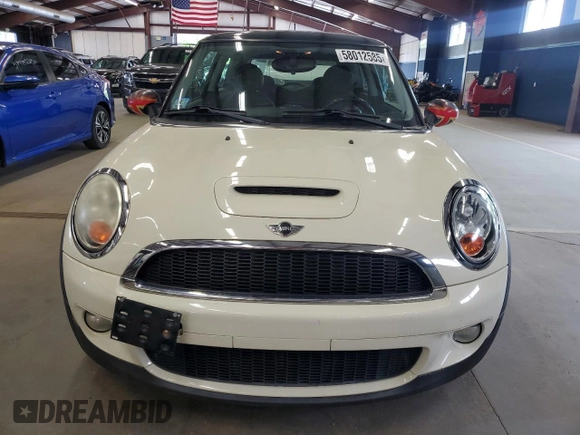 2010 MINI Hardtop S с VIN WMWMF7C53ATZ72835, выставлен на аукционе Copart как лот 57781635 с пробегом 78 931 миль миль и Чистый • Clean title. История ставок и продаж доступна на DreamBid. Изображение 5.