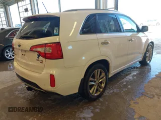 2014 Kia Sorento SX Limited with VIN 5XYKWDA72EG438837, listed as a IAAI auction lot 41413408 with 180,904 mi miles. Bid and sale history available at carsss.com. Image 4.
