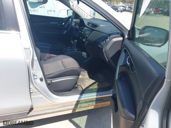 2019 Nissan Rogue SL with VIN 5N1AT2MT8KC761268, listed as a IAAI auction lot 41833181 with 108,687 mi miles. Bid and sale history available at carsss.com. Image 5.