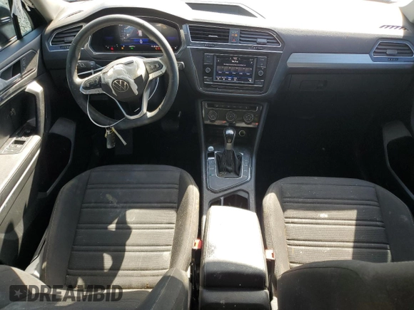2024 Volkswagen Tiguan S z VIN 3VVRB7AX8RM069620, wystawiony jako Copart lot #56954215 z przebiegiem 22 079 mil mil oraz Szkoda całkowita • Salvage title. Historia ofert i sprzedaży dostępna na DreamBid. Obrazek 8.