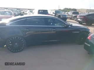 2016 Jaguar XJ Portfolio z VIN SAJWA2G7XG8W02522, wystawiony jako IAAI lot #42648111 z przebiegiem 83 701 mil mil oraz . Historia ofert i sprzedaży dostępna na DreamBid. Obrazek 13.