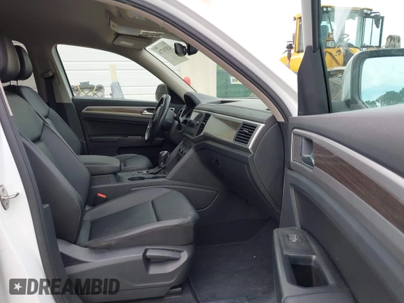 2019 Volkswagen Atlas SE with VIN 1V2WR2CA2KC545696, listed as a IAAI auction lot 42076774 with 138,564 mi miles and . Bid and sale history available at DreamBid. Image 5.