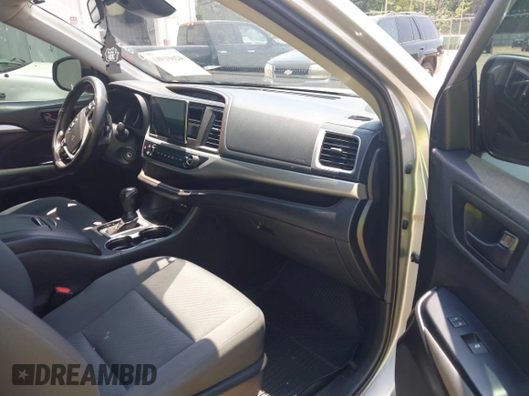 2019 Toyota Highlander LE with VIN 5TDZARFH0KS061239, listed as a IAAI auction lot 42601981 with 216,288 mi miles and . Bid and sale history available at DreamBid. Image 5.