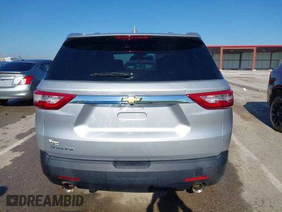 2018 Chevrolet Traverse LS z VIN 1GNERFKW7JJ145166, wystawiony jako IAAI lot #42161304 z przebiegiem 104 165 mil mil oraz . Historia ofert i sprzedaży dostępna na DreamBid. Obrazek 16.